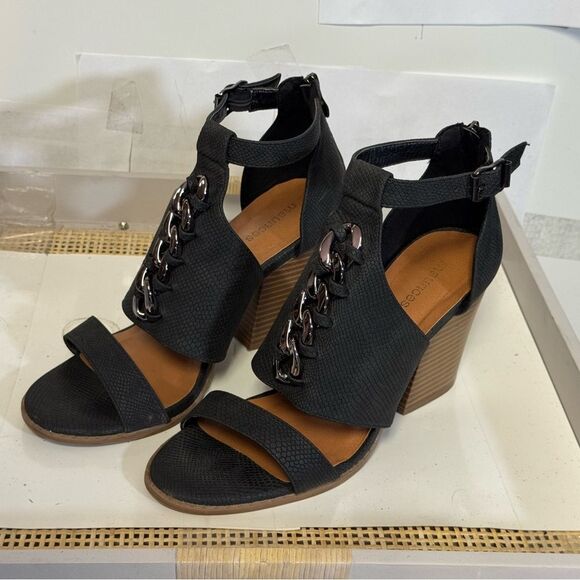Maurices Black Heeled Sandals with Chain Detail great condition size 8 - Picture 2 of 5